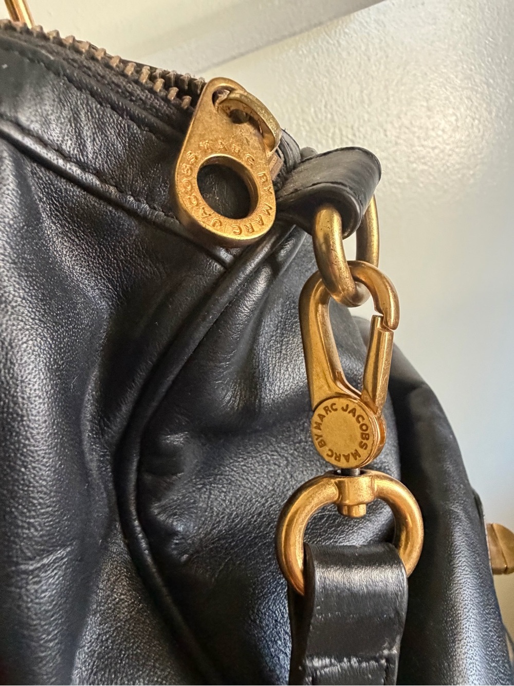 Marc Jacobs Black Leather Satchel Crossbody Bag – Gold Hardware - Picture 3 of 7